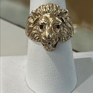 486963 10k yg Diamond and Ruby lion ring
